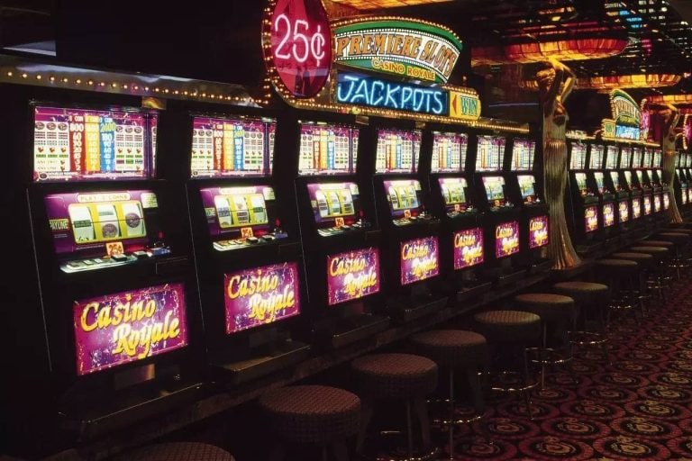 Mobile interface showing live dealer blackjack table